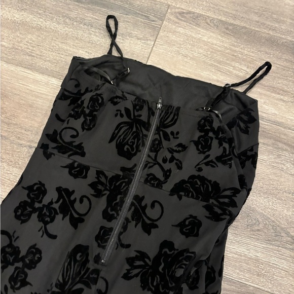 Brand new Velvet Midi Dress from Windsor Store - Picture 8 of 13